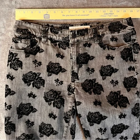 Chico's Platinum Denim Grey Jeans w/ Black Floral pattern (See chart in pics) - Picture 7 of 9